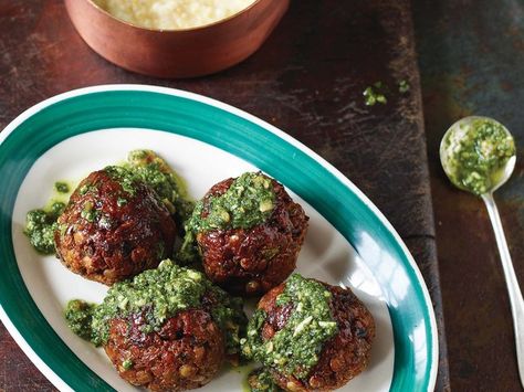 Veggie Balls Veggie Balls, Basil Pesto Recipes, Vegan Recipes Videos, Frozen Meatballs, Going Vegetarian, Cooking Club, Tomato Sauce Recipe, Dinner Guests, Fettuccine Alfredo