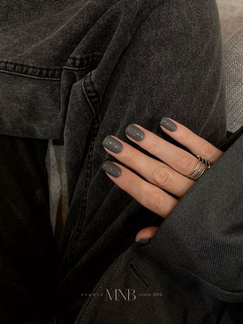 🌟 Make a statement this season with 20 Stylish and Trendy November Nail Designs for Fall 2024! Featuring classic fall shades and modern nail art, these designs are perfect for any November occasion. #NovemberNailTrends2024 #Fall2024Style #SeasonalNailIdeas #AutumnBeautyInspo #ChicNailArt Grey Autumn Nails, Dark Grey Nails Ideas, Grey Beige Nails, Autumn Manicure 2024, Grey Nails Aesthetic, Grey French Nails, Dark Gray Nails, Grey Manicure, Dark Grey Nails