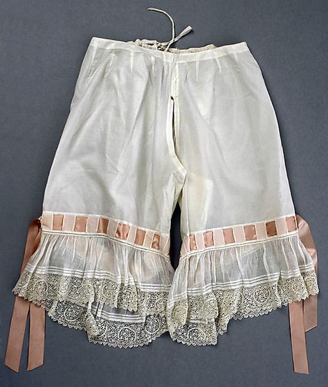 1890, American, Made of cotton Emily Post, Augusta Auctions, 1890s Fashion, Lingerie Vintage, Vintage Drawers, Period Outfit, Antique Clothing, Victorian Women, Sewing Class