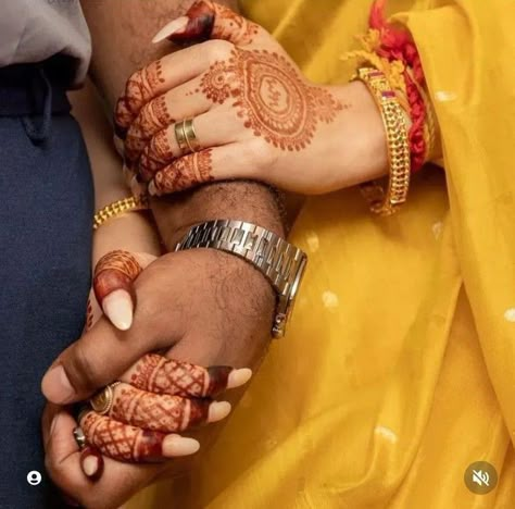 Indian Engagement Photos, Engagement Portraits Poses, Engagement Photography Poses, Wedding Photoshoot Props, Bride Photography Poses, Indian Wedding Photography Poses, Wedding Couple Poses Photography, Wedding Couple Poses, Couple Picture Poses