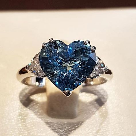 Female Accessories, Sapphire Jewellery, Big Stone Ring, Earring Pins, Zircon Jewelry, Big Rings, Jewelry Fashion Trends, Heart Shaped Diamond, Wedding Rings Vintage