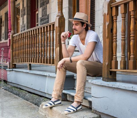 Trending now - True and authentic espadrilles from Spain for MEN Espadrilles Outfit Men, Espadrilles Outfit, Spanish Espadrilles, Espadrilles Men, Striped Espadrilles, Mens Summer Shoes, Espadrilles Shoes, Classic Yachts, Christmas Party Outfit