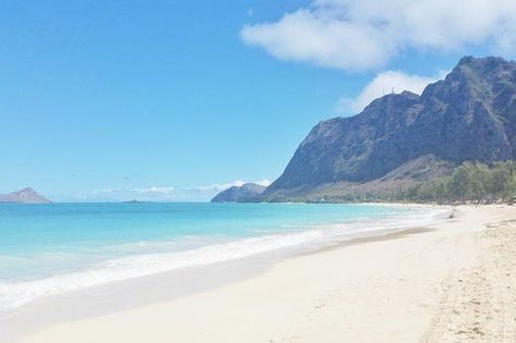 Best beaches in east Oahu Hawaii: Waimanalo Beach. Windward Oahu east side. Hawaii vacation ideas, tips. Waimanalo Beach, Ocean Kayaking, Waimea Falls, Hawaii Vacation Tips, Things To Do In Oahu, Oahu Beaches, Kailua Beach, Oahu Vacation, Turtle Bay Resort