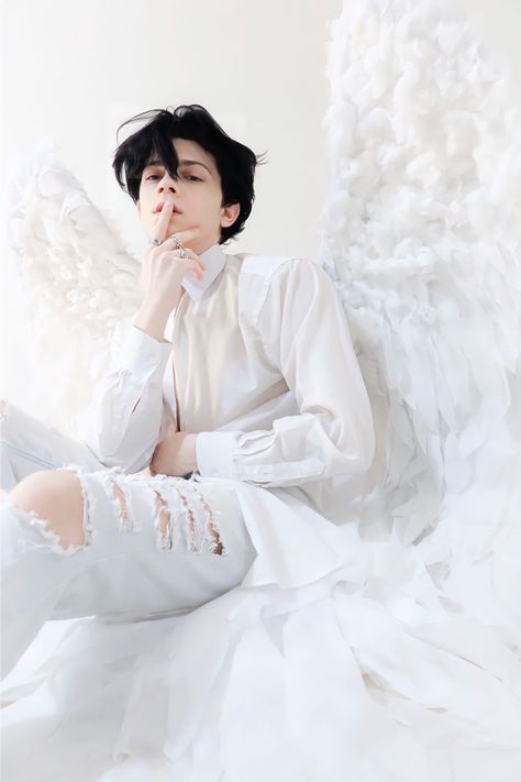 Male Angel Cosplay, Angel Pose Reference Male, Angelcore Aesthetic Outfits Men, Angel Outfit Drawing Male, Angel Clothes Male, Angelcore Outfits Male, Angelic Outfits Male, Angel Outfit Male, Male Angel Aesthetic