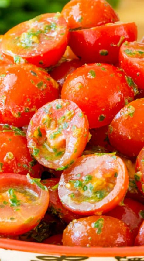 Simple Chimichurri Tomato Salad ~ HUGE flavor... Enjoy your garden tomatoes kissed with a fresh herbaceous chimichurri sauce recipe - @PTrainerFood Grape Tomato Salad, Green Salad Dressing, Chimichurri Sauce Recipe, Argentinian Food, Garden Tomatoes, Fresh Cherry, Tomatoes Recipe, Chimichurri Sauce, Organic Tomatoes