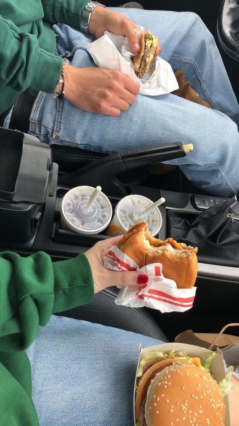 Bookworm Couple Aesthetic, Ice Cream Date Couple Aesthetic, Couple Eating Pizza Aesthetic, Couple Sharing Milkshake Aesthetic, Sharing Milkshake Couple, Highschool Au, Camorra Chronicles, Dream Relationship, Books Cover