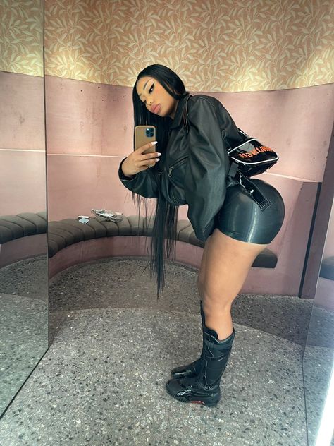 Shannon Clermont on X: "🚬 https://t.co/aYZvqv1KVu" / X Shannon Clermont, Black Baddies, Clermont Twins, Red And Black Outfits, The Baddest, Shorts With Tights, Star Girl, Black Beauty, Sneaker Heels