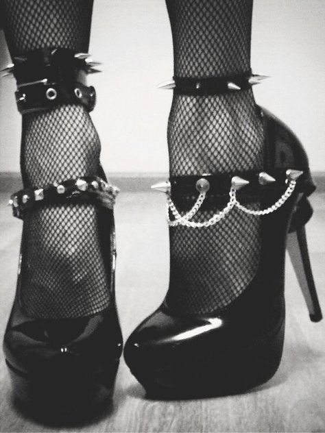 Goth Shoes, Gothic Shoes, Dr Shoes, Style Gothic, Prom Heels, Black High Heels, Crazy Shoes, Yohji Yamamoto, Dream Shoes