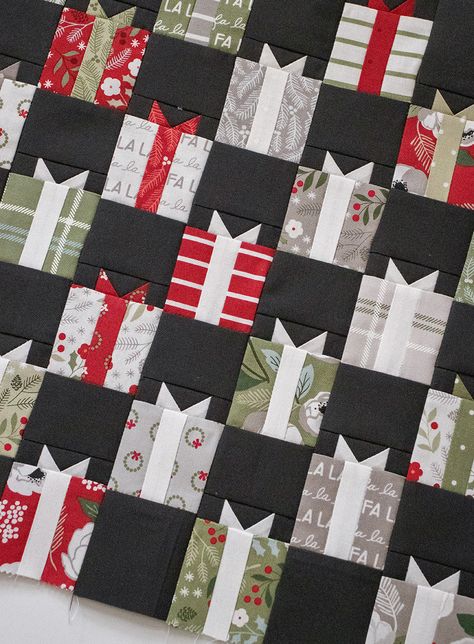 Top 10 Easy Christmas Quilt Patterns for Beginners: Step-by-Step Guide Christmas Gift Quilt Pattern, Christmas Ribbons Quilt Pattern, Christmas Wall Quilts Free Pattern, Christmas Pillow Quilt Pattern, Gift Quilt Block Pattern, Christmas Quilt Ideas Easy, Christmas Blocks Quilt, Patchwork Pillows Ideas Free Pattern, Simple Christmas Quilt