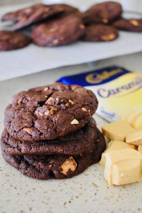 Caramilk Cookies, Caramilk Recipes, Classic Meals, Choc Chip Cookie Recipe, Golden Chocolate, Kids Foods, Recipe Folder, Cookies Chewy, Caramel Treats