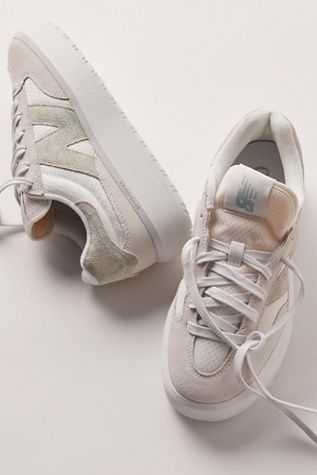 Shop our 302 Court Sneakers at FreePeople.com. Boho clothing for the creative spirit- free worldwide shipping. White Trendy Shoes, Lifestyle Shoes, Cute Fall Shoes, Trendy Sneakers For Women, Everyday Sneakers, Fall Sneakers, Timeless Shoes, Shoes Hack, Creative Shoes