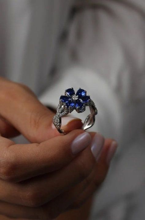 Collateral Beauty, Cz Rings Engagement, Gold Ring Designs, Free Earrings, Hande Ercel, Jewelry Lookbook, Fancy Jewelry, Blue Jewelry, Fantasy Jewelry