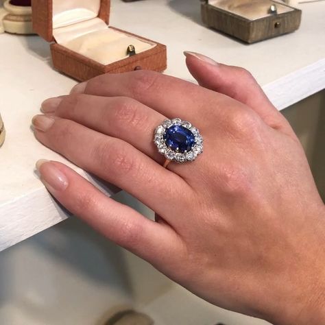 Happy Friday friends! 💙 We just thought we’d start your weekend off right with this Art Deco 8.80 CTW Ceylon sapphire ring! 🎊 Cringe Wedding, Ceylon Sapphire Ring, Happy Friday Friends, Cute Engagement Rings, Engagement Inspo, Sapphire And Diamond Ring, Ceylon Sapphire, Sapphire Engagement Ring Blue, Jewelry Accessories Ideas