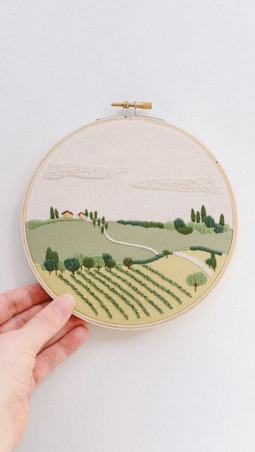 Embroidery Using Fabric Scraps, Embroidery Inspiration Ideas, Fun Embroidery Ideas, Italy Embroidery, Handwork Ideas, Embroidery Landscape, Diy Embroidery Projects, Landscape Embroidery, Fun Embroidery