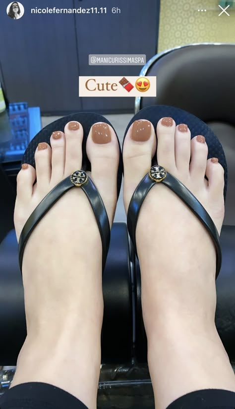 Brown Toe Nails, Trendy Toe Nails, Toe Nail Polish, Nail Polish Combinations, Glitter Toe Nails, Fall Toe Nails, Feet Nail Design, Foot Nail, Gel Toe Nails