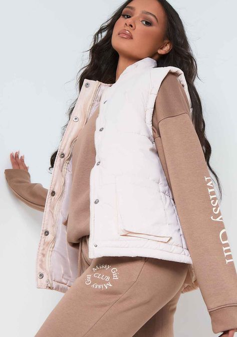 This gilet is the perfect finishing touch to your off-duty look. Our Mary Cream Pocket Detail Sleeveless Padded Gilet features a padded gilet, zip up front, finished with 2 front pockets. Pocket Detail, Off Duty, Zip Ups, Coats Jackets, Cream, Clothes