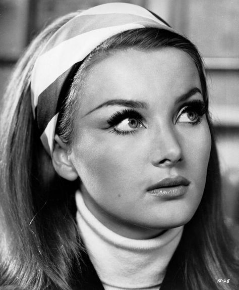 Barbara Bouchet Barbara Bouchet, Beauty Makeup Photography, Star Trek Original Series, Daphne Blake, Belle Beauty, Vintage Icons, Beauty Goals, 60s Fashion, Beauty Queens