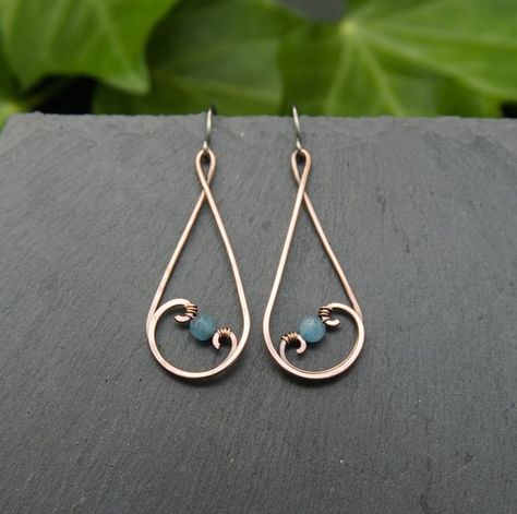 Hammered Copper Teardrop Swirl Earrings with Pa... - Folksy Earrings Wire Handmade, Earring Wires Tutorial, Wire Wrapped Beaded Earrings, Handmade Wire Jewelry Earrings, Beading Earrings Patterns, Boho Wire Jewelry, Copper Earrings Handmade Ideas, Bead And Wire Earrings, Simple Wire Wrapped Jewelry