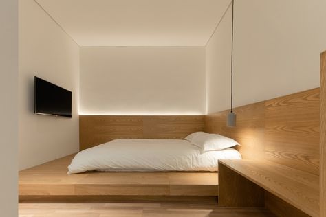 Japanese Style Bedroom, Platform Bedroom, Modern Home Interior Design, Home Stay, Architecture Studio, Tiny Bedroom, Bedroom Furniture Design, Minimalism Interior, Room Design Bedroom