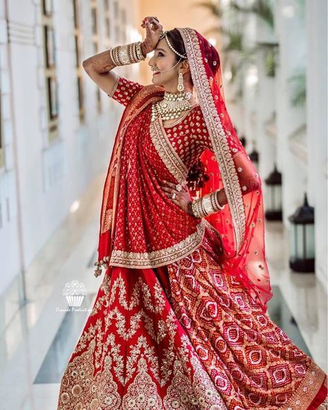 Pose Pengantin, Indian Bride Poses, Indian Bride Photography Poses, Indian Wedding Bride, Bridal Photography Poses, Indian Bridal Photos, Indian Wedding Couple Photography, Bride Photography Poses, Indian Wedding Couple