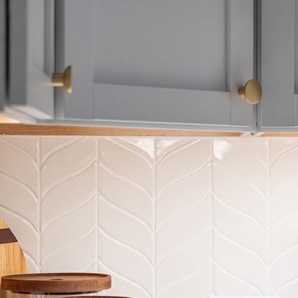 Tile Wholesalers of Rochester on Instagram: "6th Ave in Curved Chevron by @walkerzanger is a delightful change from subway tile, but still keeps the kitchen feeling clean and simple. . . . #tilewholesalers #rochester #luxury #tiles #inspo #interiordesign #bathroom #kitchen #livingroom #shower #home #design #style #inspiration #marble #mosaic #glass #porcelain #ceramic #custom #beautiful #vintage #handmade #flooring #architecture #remodel #decor #backsplash #renovation #tile" Chevron Fireplace, Chevron Backsplash, Luxury Tiles, Fireplace Tile, Marble Mosaic, Subway Tile, Tile Backsplash, Kitchen Backsplash, Design Style