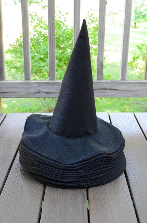 DIY felt wizards hats Harry Potter Witch, Make Your Own Hat, Harry Potter Hat, Scary Halloween Decorations Outdoor, Ikat Bag, Halloween Decorations Diy Outdoor, Witch Diy, Hat Tutorial, Hat Patterns To Sew