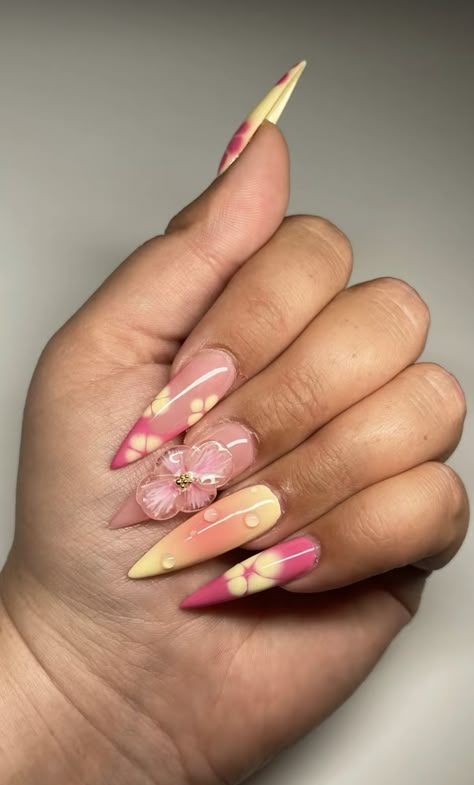 Nail Designs Stiletto Almond, Vacay Nails Almond, Almond Nails Simple Design, Summer Stiletto Nails, Stilleto Nails Designs, Wow Nails, Airbrush Nails, Glamour Nails, Edgy Nails