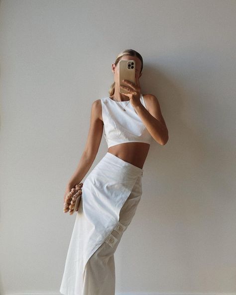 Linen Skirt Outfit, Tulum Outfits, Fiesta Outfit, Fly Outfit, Y2k Aesthetic Outfits, Crop Top Outfits, Innovative Fashion, Neutral Outfit, Spring Outfits Casual