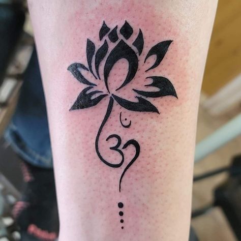 Lotus flower and ohm symbol tattoo Backhand Tattoos, Lotus Om Tattoo, Om Lotus Tattoo, Ink Silhouette, Lotus Drawing, Mahadev Tattoo, Om Tattoo Design, Tattoo Finger, Stitch Tattoo