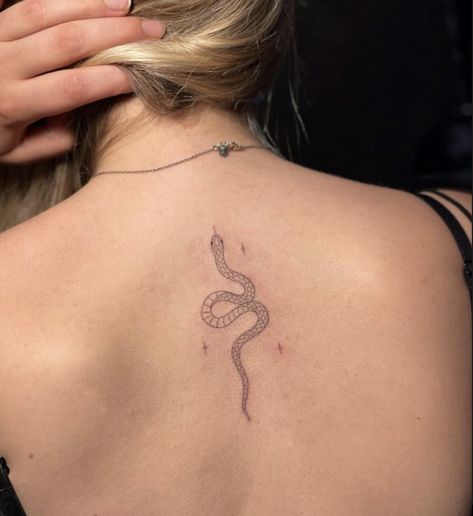 Snake Tattoo Upper Back, Dainty Snake Spine Tattoo, Snake Tattoos Spine, Lower Back Snake Tattoo, Neck Spine Tattoo, Spine Tattoos For Women Snake, Line Snake Tattoo, Secret Tattoo Placement, Snake Tattoo Back