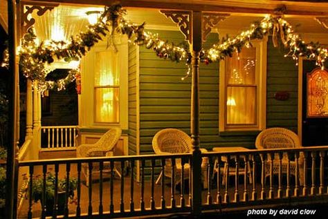 I like the way the garland is hung. Porch Christmas Lights, Christmas Light Ideas, Christmas Lights Outside, Christmas House Lights, Best Christmas Lights, Light Ideas, Christmas Lighting, House With Porch, Wrap Around Porch