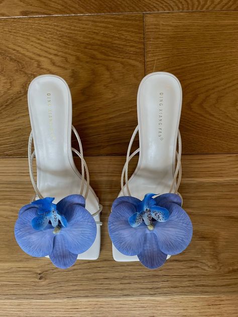 Beautiful orchid heels perfect for your summer holiday or any special occasion. Flower Kitten Heels, Orchid Heels Outfit, Orchid Sandals, Orchid Shoes, Orchid Heels, Flower High Heels, Blue Orchid Flower, Flower Heels, Flower Sandals