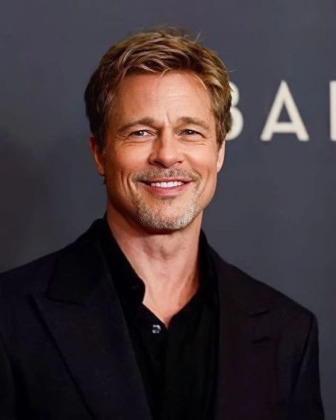 Brad Pitt 2024, Brad Pitt Now, Carpenter Fashion, Old Man Style, Guy Haircuts, Brad Pitt Photos, Old Man Fashion, Rise Of The Tomb Raider, Haircuts Long