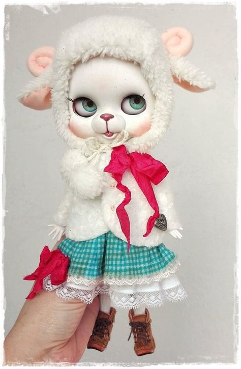 Sheep Girl, Sheep Hat, Pure Neemo, Nice Pic, Blythe Custom, Antique Images, Antique Shop, Custom Dolls, Miniature Art