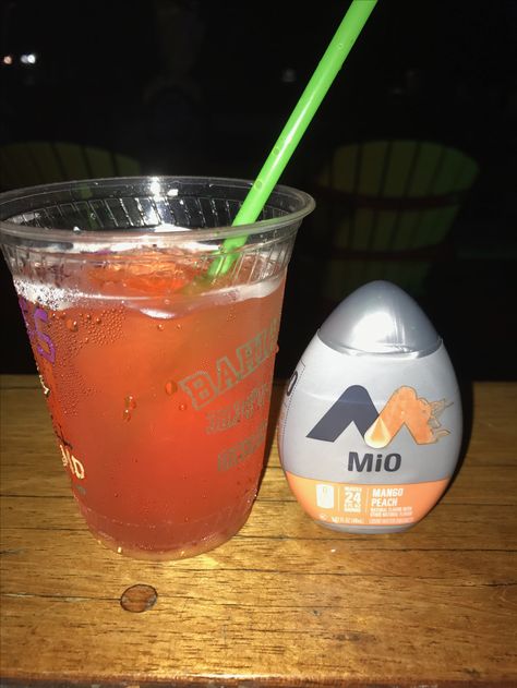 Easy Keto alcoholic drink -0 carbs. light rum + water and mio mango peach to taste- yum! Keto friendly Mio Drink Recipes, Low Carb Alcoholic Drinks, Easy Holiday Drinks, Keto Alcohol, Lush Recipes, Peach Water, Easy Alcoholic Drinks, Low Carb Cocktails, Keto Cocktails