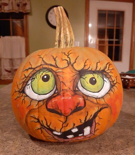 Cartoon Halloween Painting Ideas, Painted Pumpkin Witch Face, Painted Faces On Pumpkins, Painted Pumpkin Faces Ideas, Pumpink Decoration Ideas, Halloween Gourds Painted, Halloween Painted Pumpkins Ideas, Painted Pumpkins Halloween Scary, Zombie Pumpkin Painting