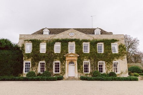 Old English Manor, Old Manor House, Cotswold House, Winter Romance, English Manor Houses, British Architecture, Old Manor, Georgian Architecture, English Manor