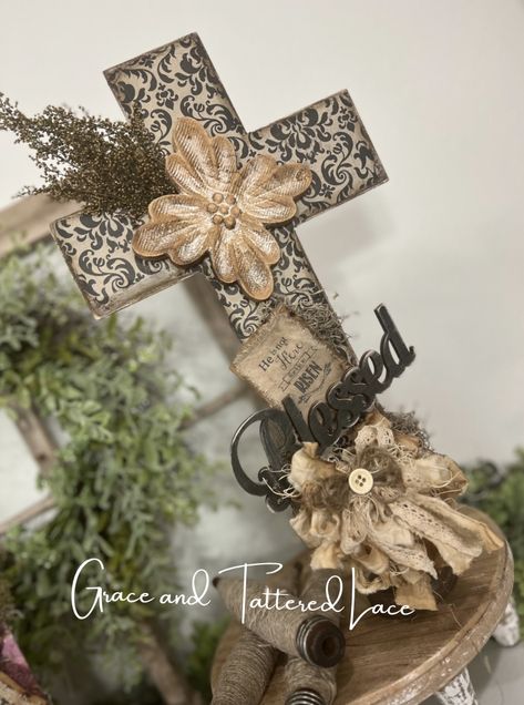 Easter Cross Crafts, Dollar Tree Cross, Diy Crosses, Easter Religious Crafts, Tree Rope, Cross Ideas, Diy Shabby Chic, Cute Farmhouse, Rugged Cross