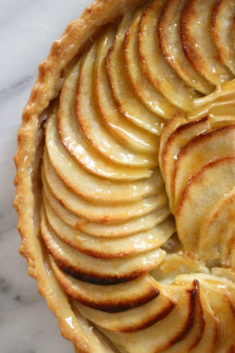 Brown Butter Apple Tart, Pretty Fruit Desserts, Christmas Tarts Desserts, Recipes Using Apple Butter, Christmas Tart Recipes, Tart Recipes Dessert, Apple Tart Recipes, Tarte Recipes, French Apple Tart Recipe