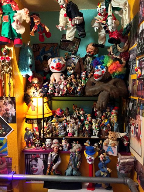 https://flic.kr/p/DQhA6X | 2018 YIP Day 13: Or this Clown Room Decor, Clown Decorations, Circus House, Clown Room, Clown Decor, Clown School, Clown Core, Kitschy Decor, Creepy Carnival