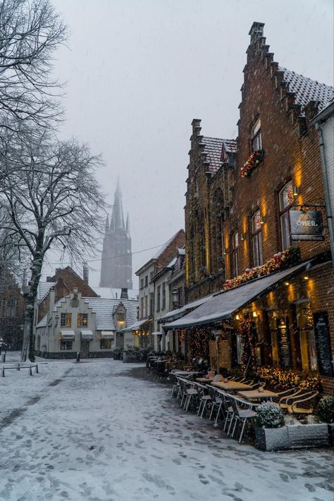 Snowfall in Bruges on a cold winterday. #belgium #bruges #snow #snowfall #winter #architecture #aesthetic Bruges At Christmas, Bruges Belgium Winter, Winter In Germany Aesthetic, Cold Places To Travel, Belgium At Christmas, France Winter Aesthetic, Belgium In Winter, Winter In Belgium, Winter In Europe Aesthetic