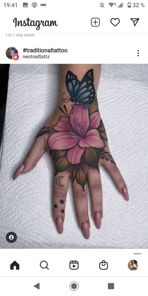 Cover Up Hand Tattoos, Neo Traditional Hand Tattoo, Lotus Hand Tattoo, Tattoo Main, Traditional Hand Tattoo, 2024 Tattoo, Husband Tattoo, Lily Tattoo Design, Butterfly Hand Tattoo