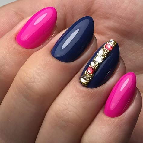 Piedras ... shan Navy And Hot Pink Nails, Pink And Navy Nail Designs, Bright Pink Nails, Navy Nails, Mauve Nails, Pink Nail Art, Pretty Nail Art Designs, Pink Nail, Silver Nails