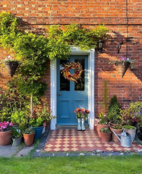 Blue Front Door, Painting Carpet, Kitchen Colour Schemes, Teapots And Cups, Jar Vase, Exterior Wood, Bath Sets, Door Color, Front Doors