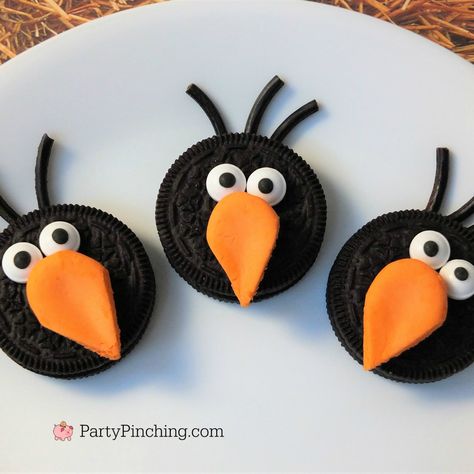 Cute Crow Oreo Cookies for kids classroom Fall, Autumn, Harvest Halloween parties, easy to make crow cookies fun treat ideas for school Crow Party Ideas, Fall Cookies For Kids, Crow Cookies, Crow Crafts, Crow Party, Cookies For Fall, Cute Crow, Birds Craft, Sweet Treats Party