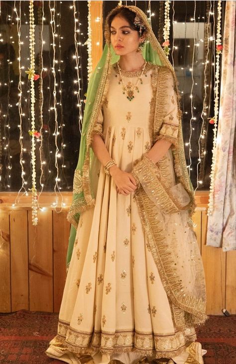 Dua E Khair, Shaadi Dresses, Nikkah Outfit, Outfit Style Ideas, Hijab Dress Party, Engagement Look, Simple Frock Design, Dress For Bride, Nikkah Dress