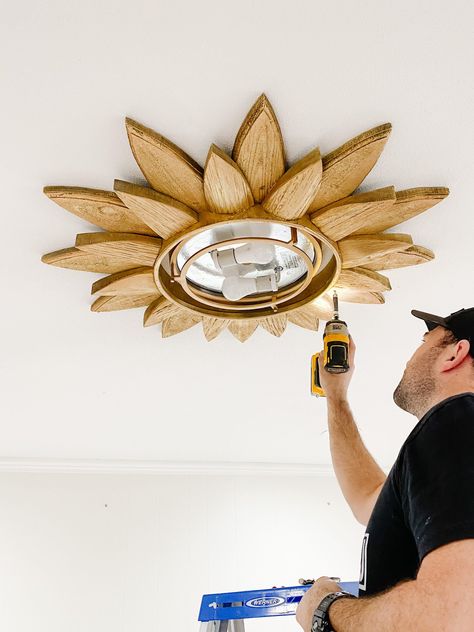 diy light fixture made from a repurposed sunburst mirror to look like a sunflower light Diy Light Fixture, Round Mirror Frame, Blue Gray Paint Colors, Blue Gray Paint, Painting Shower, Diy Light Fixtures, Diy Lampe, Wooden Mirror Frame, Diy Light