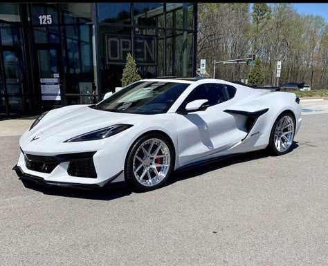 C8 Corvette 2020, Cars And Flowers, Corvette 2020, Corvette C8 Z06, Chevy Corvette C8, C8 Z06, White Corvette, Car 2023, Luxury Cars Audi