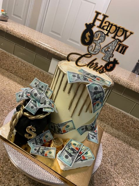 Money Cakes For Men, 31 Birthday Cake For Men, Money Cake Ideas For Men, Rapper Cake, Money Themed Cake, Birthday Decor For Him, Louis Vuitton Birthday Party, Sweet 16 For Boys, Money Birthday Cake