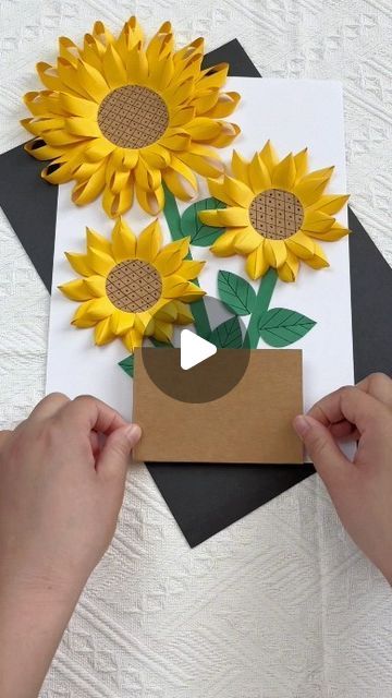 Sunflower Making With Paper, How To Make Sunflower With Paper, Sunflower Crafts For Kids, Sunflower Paper Craft, Construction Paper Flowers, How To Make Sunflower, Sunflower Paper, Crafting Business, Sunflower Crafts